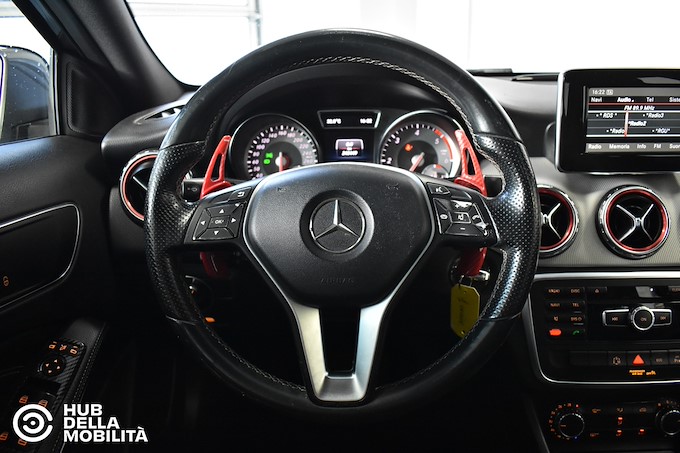 MERCEDES-BENZ GLA 200 CDI Automatic Sport